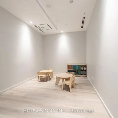 181,&nbsp;Sheppard, Willowdale East, Toronto