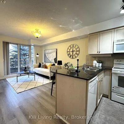 19,&nbsp;Barberry, Bayview Village, Toronto