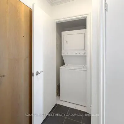 8,&nbsp;Scollard, Annex, Toronto