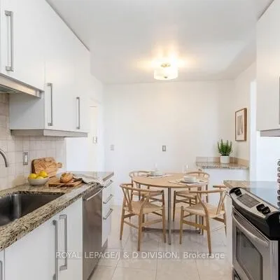 100,&nbsp;Canyon, Bathurst Manor, Toronto