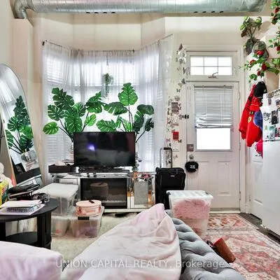 71,&nbsp;Mccaul, Kensington-Chinatown, Toronto