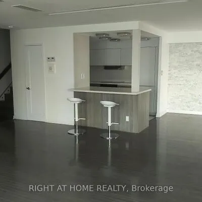 33,&nbsp;Harbour, Waterfront Communities C1, Toronto