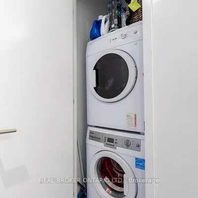 185,&nbsp;Roehampton, Mount Pleasant West, Toronto
