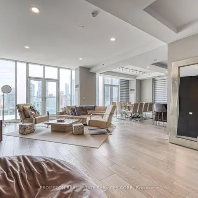 220,&nbsp;George, Moss Park, Toronto