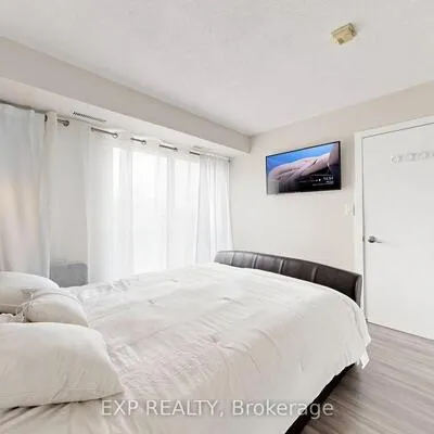 801,&nbsp;Sheppard, Clanton Park, Toronto