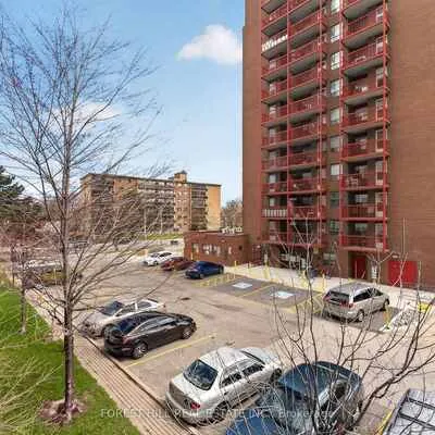 35,&nbsp;Saranac, Englemount-Lawrence, Toronto