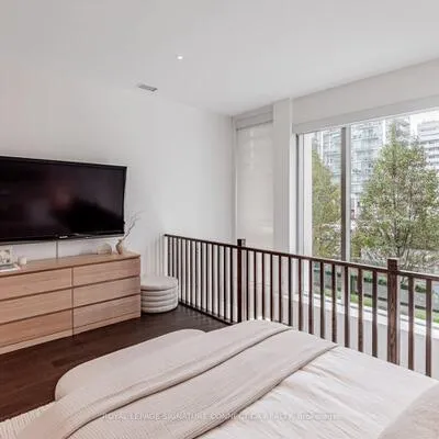 39,&nbsp;Queens, Waterfront Communities C8, Toronto