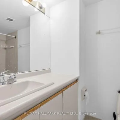 3,&nbsp;Duplex, Newtonbrook West, Toronto