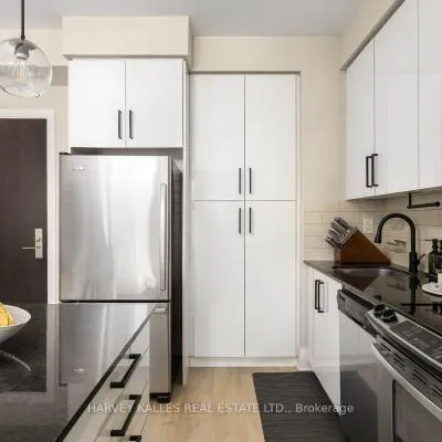 70,&nbsp;Roehampton, Mount Pleasant West, Toronto