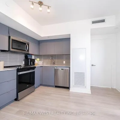 500,&nbsp;Wilson, Clanton Park, Toronto