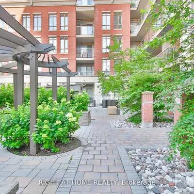 900,&nbsp;Mount Pleasant, Mount Pleasant West, Toronto