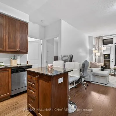 701,&nbsp;Sheppard, Clanton Park, Toronto