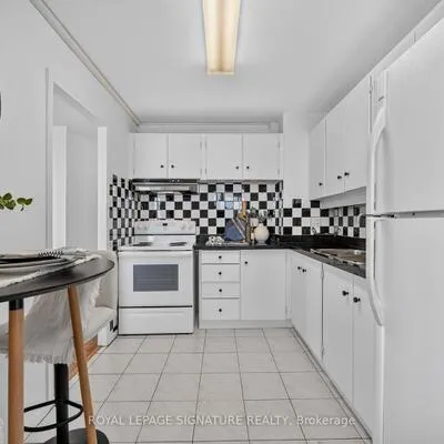 715,&nbsp;Don Mills, Flemingdon Park, Toronto