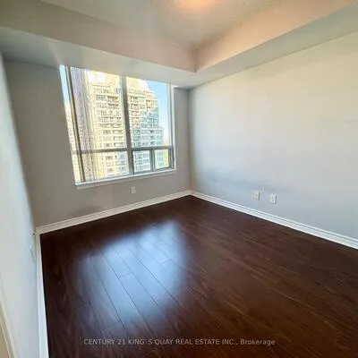 17,&nbsp;Barberry, Bayview Village, Toronto