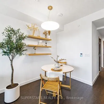 27,&nbsp;McMahon, Bayview Village, Toronto