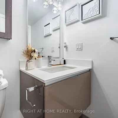 200,&nbsp;Bloor, Annex, Toronto