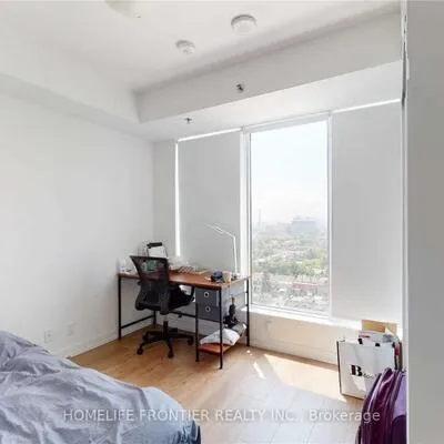 203,&nbsp;College, Kensington-Chinatown, Toronto