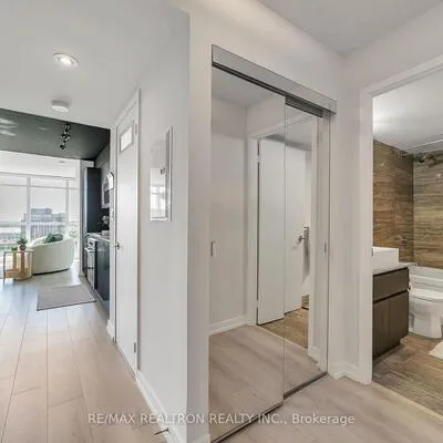 10,&nbsp;Capreol, Waterfront Communities C1, Toronto