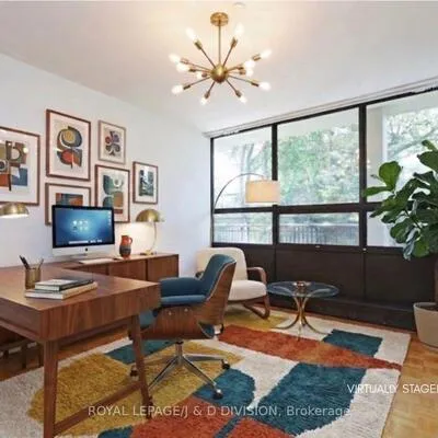 235,&nbsp;St Clair, Casa Loma, Toronto