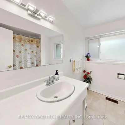 10,&nbsp;Esterbrooke, Don Valley Village, Toronto