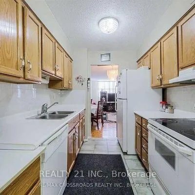 25,&nbsp;Sunrise, Victoria Village, Toronto
