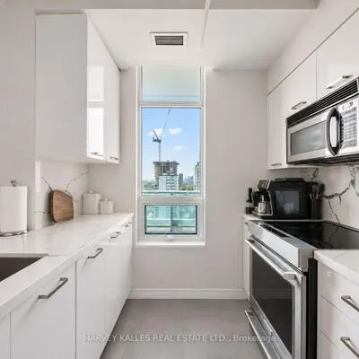 212,&nbsp;Eglinton, Mount Pleasant West, Toronto