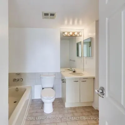 25,&nbsp;The Esplanade, Waterfront Communities C8, Toronto