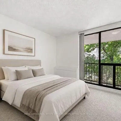 33,&nbsp;Harbour, Waterfront Communities C1, Toronto