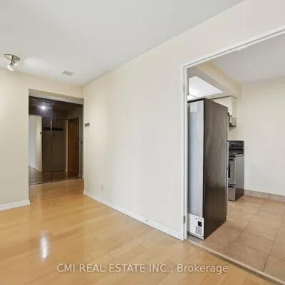 215,&nbsp;Wynford, Flemingdon Park, Toronto