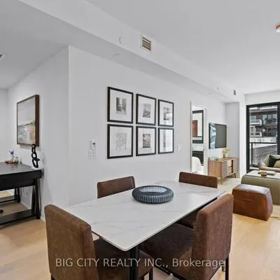33,&nbsp;Frederick Todd, Thorncliffe Park, Toronto