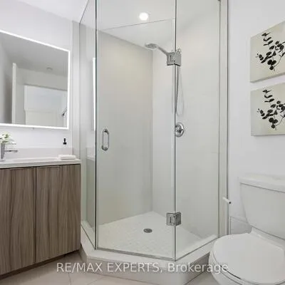 223,&nbsp;St Clair, Yonge-St. Clair, Toronto