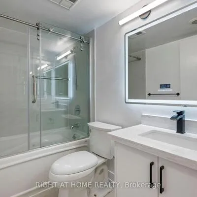 600,&nbsp;Queens, Waterfront Communities C1, Toronto