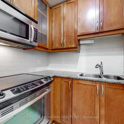 18,&nbsp;Holmes, Willowdale East, Toronto