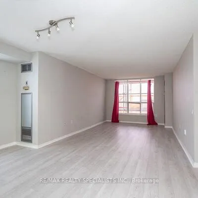 21,&nbsp;Overlea, Thorncliffe Park, Toronto