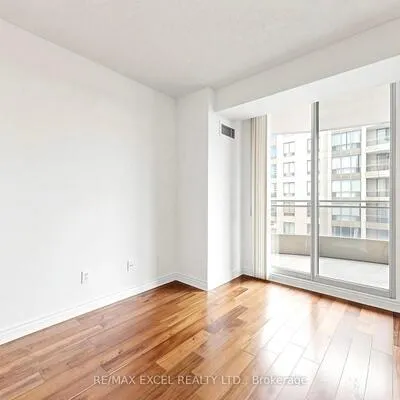 256,&nbsp;Doris, Willowdale East, Toronto