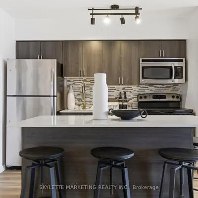801,&nbsp;Sheppard, Clanton Park, Toronto