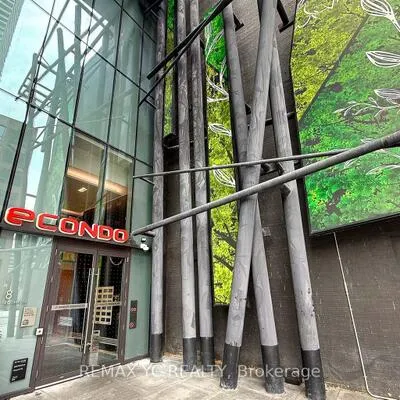 39,&nbsp;Roehampton, Mount Pleasant West, Toronto