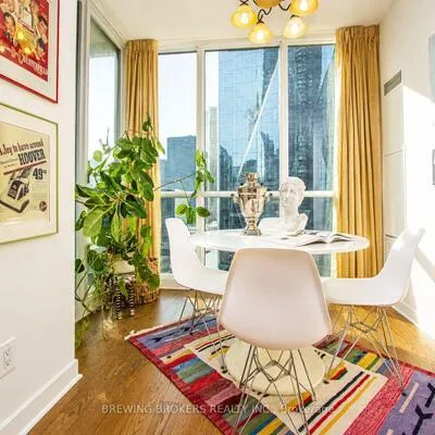 18,&nbsp;Harbour, Waterfront Communities C1, Toronto