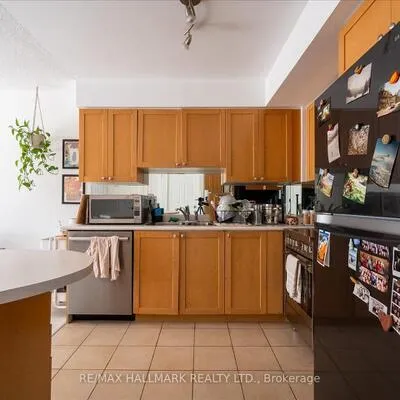 230,&nbsp;King, Moss Park, Toronto