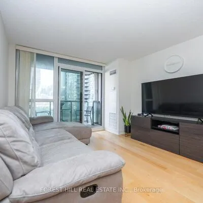 25,&nbsp;Lower Simcoe, Waterfront Communities C1, Toronto