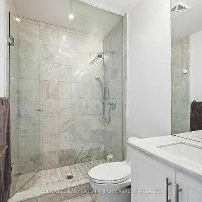 39,&nbsp;Queens, Waterfront Communities C8, Toronto