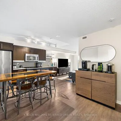 400,&nbsp;Adelaide, Moss Park, Toronto
