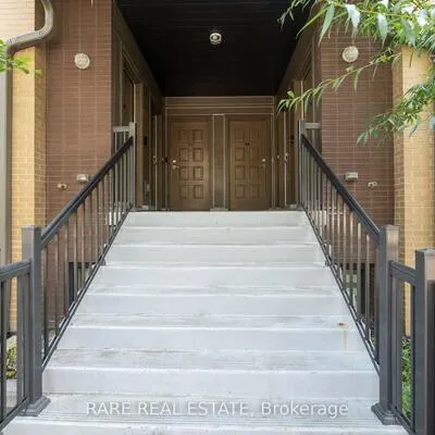 639,&nbsp;Lawrence, Englemount-Lawrence, Toronto