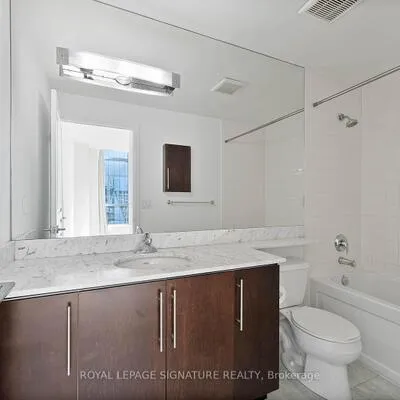 18,&nbsp;Yonge, Waterfront Communities C1, Toronto