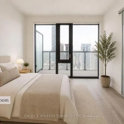 161,&nbsp;Roehampton, Mount Pleasant West, Toronto