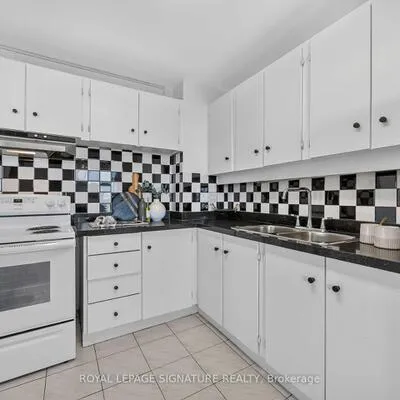 715,&nbsp;Don Mills, Flemingdon Park, Toronto