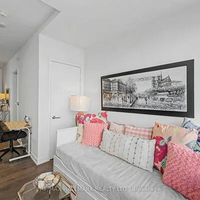 185,&nbsp;Roehampton, Mount Pleasant West, Toronto