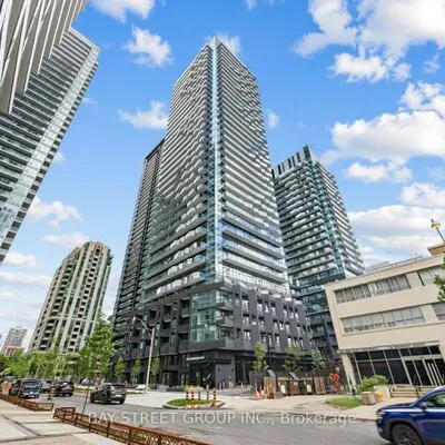 110,&nbsp;Broadway, Mount Pleasant West, Toronto