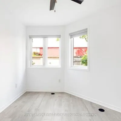 30,&nbsp;Merchant, Dufferin Grove, Toronto