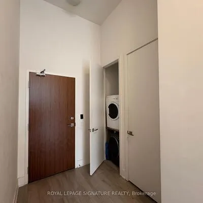 111,&nbsp;St Clair, Yonge-St. Clair, Toronto